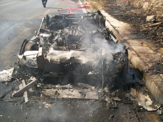 Illustration for article titled Lamborghini Gallardo Burns In Greece, Ignites Super Car Flame War
